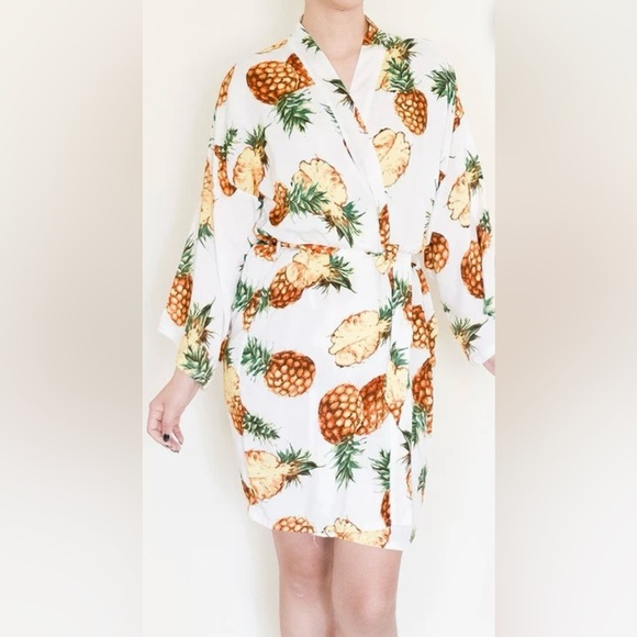 Diamond Stilleto Other - Diamond Stiletto Pineapple Print Kimono Robe Sz L